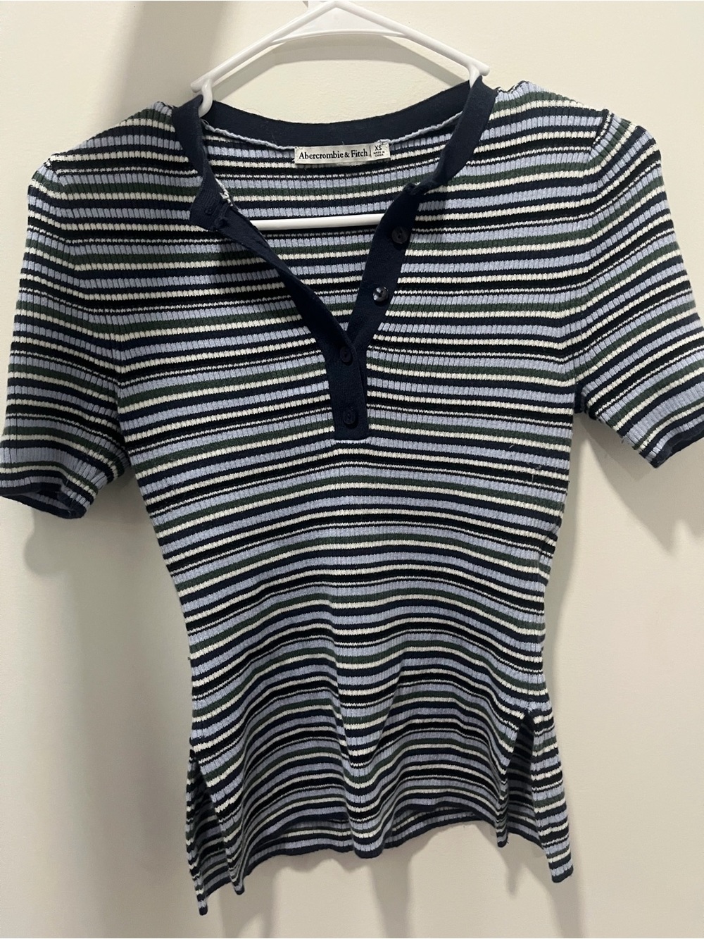 🔥🔥 Abercrombie & Fitch Navy, White and Light Blue Striped Ribbed Henley Tee!! 🔥🔥